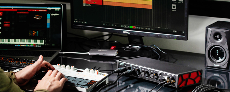 D?u giï¿½ tï¿½i s?n lï¿½ b?t ??ng s?n, xe thanh lï¿½,...